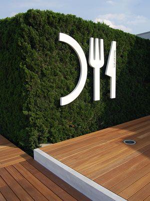 當(dāng)成線下超級(jí)入口，店面標(biāo)識(shí)主要性凸顯27