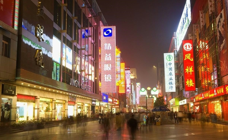 走在街上，發(fā)掘商店標(biāo)識一模一樣，統(tǒng)一式店鋪廣告牌有須要嗎？7