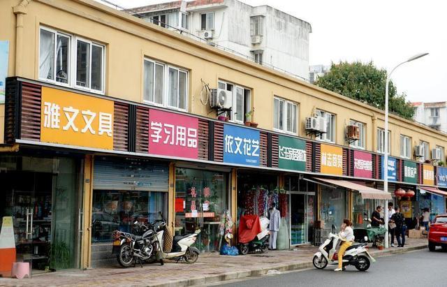 中國街道廣告牌燈箱有多野？瞧瞧這些讓人笑掉大牙的品牌名30